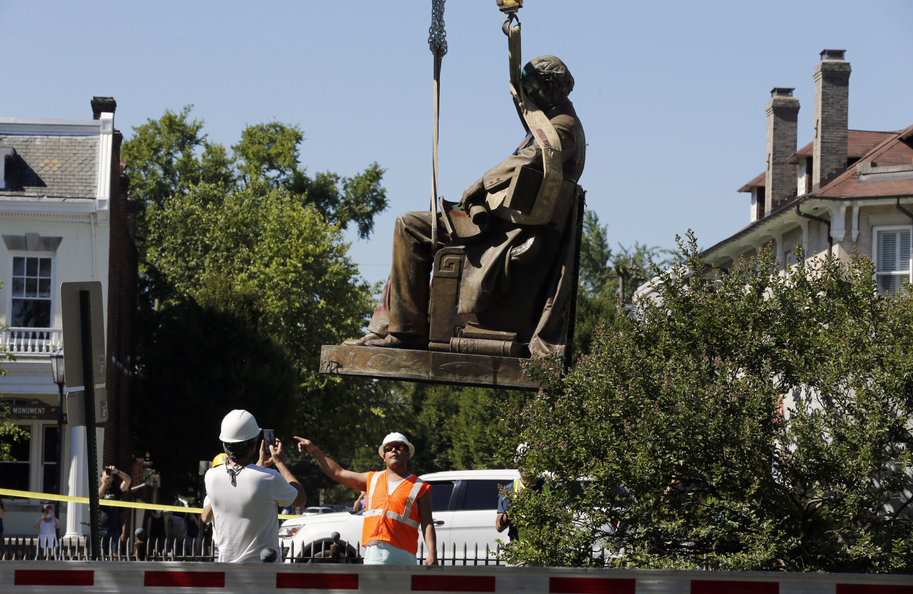 20200703_MET_STATUE_BB02